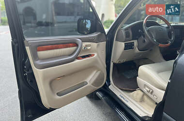 Внедорожник / Кроссовер Lexus LX 2000 в 