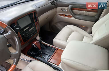 Внедорожник / Кроссовер Lexus LX 2000 в 