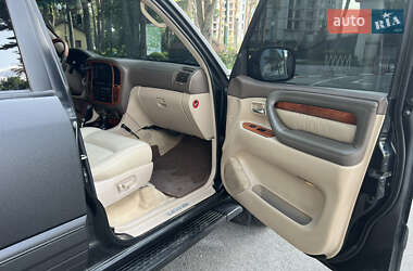 Внедорожник / Кроссовер Lexus LX 2000 в 