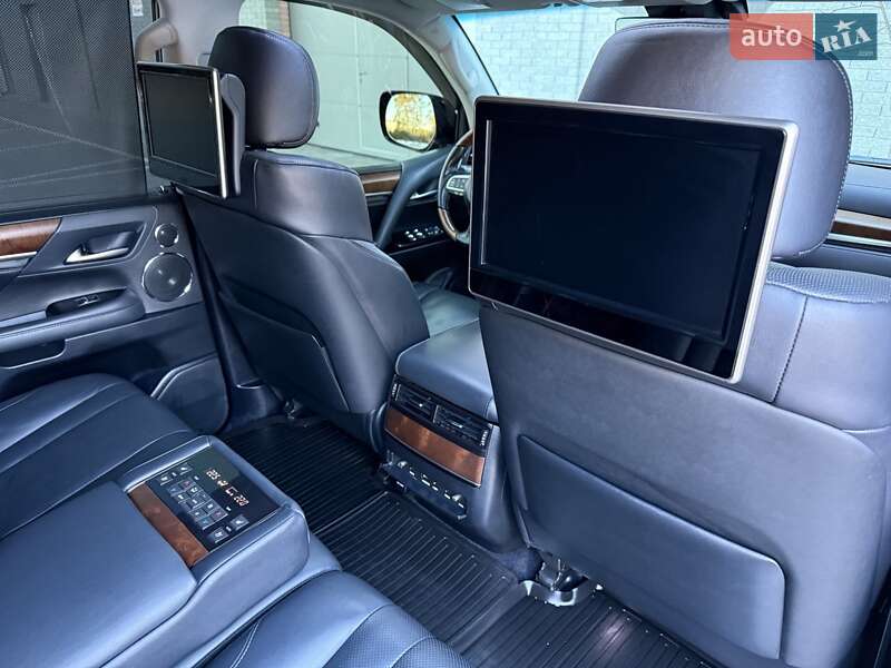 Позашляховик / Кросовер Lexus LX 2016 в Рівному