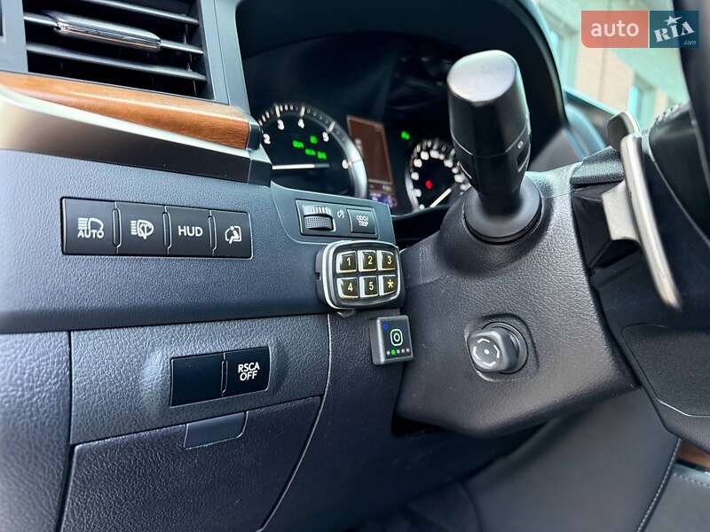Позашляховик / Кросовер Lexus LX 2016 в Рівному