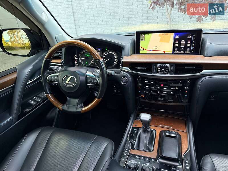 Позашляховик / Кросовер Lexus LX 2016 в Рівному