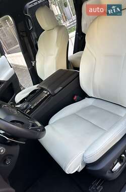 Позашляховик / Кросовер Lexus LX 2022 в 