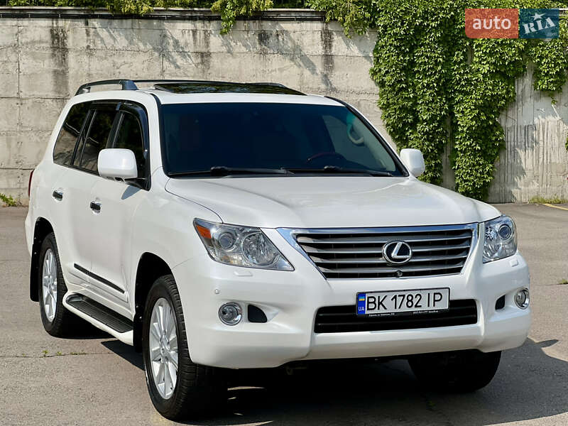 Внедорожник / Кроссовер Lexus LX 2008 в 