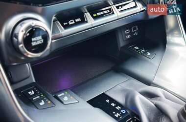 Позашляховик / Кросовер Lexus LX 2022 в 