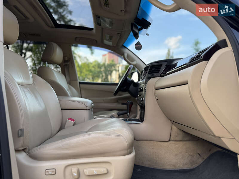 Внедорожник / Кроссовер Lexus LX 2011 в Киеве