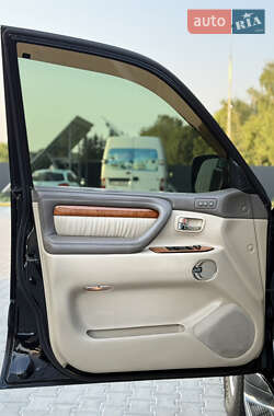 Внедорожник / Кроссовер Lexus LX 2006 в 