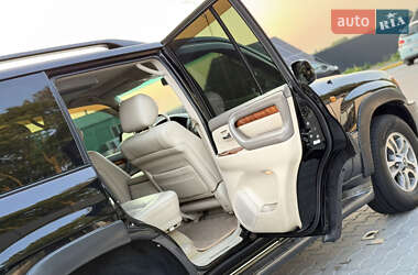 Внедорожник / Кроссовер Lexus LX 2006 в 