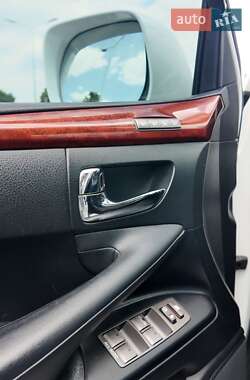 Позашляховик / Кросовер Lexus LX 2010 в 