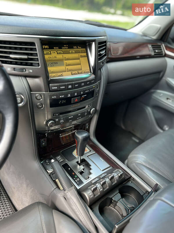 Внедорожник / Кроссовер Lexus LX 2010 в Тернополе