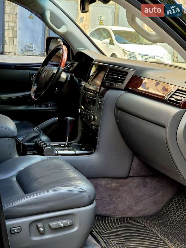 Внедорожник / Кроссовер Lexus LX 2010 в Харькове