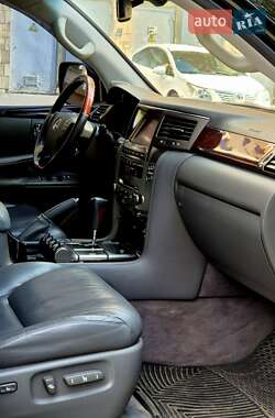 Позашляховик / Кросовер Lexus LX 2010 в 