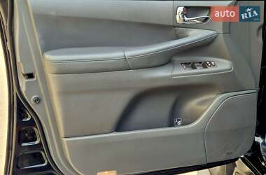 Позашляховик / Кросовер Lexus LX 2010 в 