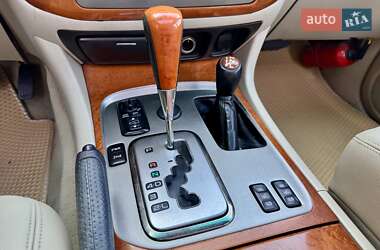 Внедорожник / Кроссовер Lexus LX 2003 в 