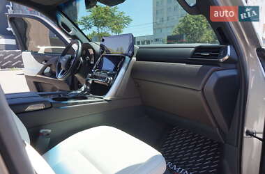 Внедорожник / Кроссовер Lexus LX 2022 в 