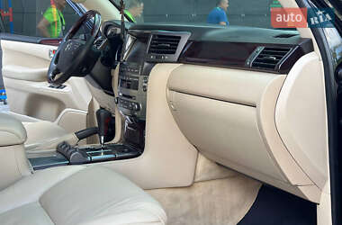 Позашляховик / Кросовер Lexus LX 2011 в 