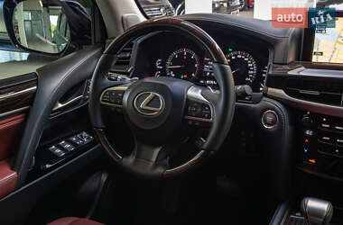 Внедорожник / Кроссовер Lexus LX 2017 в 