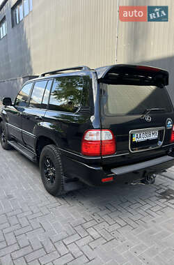 Внедорожник / Кроссовер Lexus LX 2001 в 