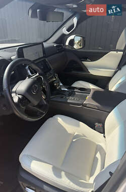 Позашляховик / Кросовер Lexus LX 2022 в 