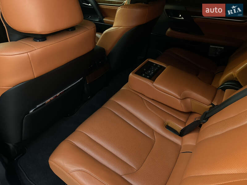 Позашляховик / Кросовер Lexus LX 2017 в Кам'янському