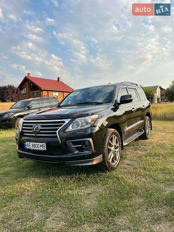 Внедорожник / Кроссовер Lexus LX 2013 в 
