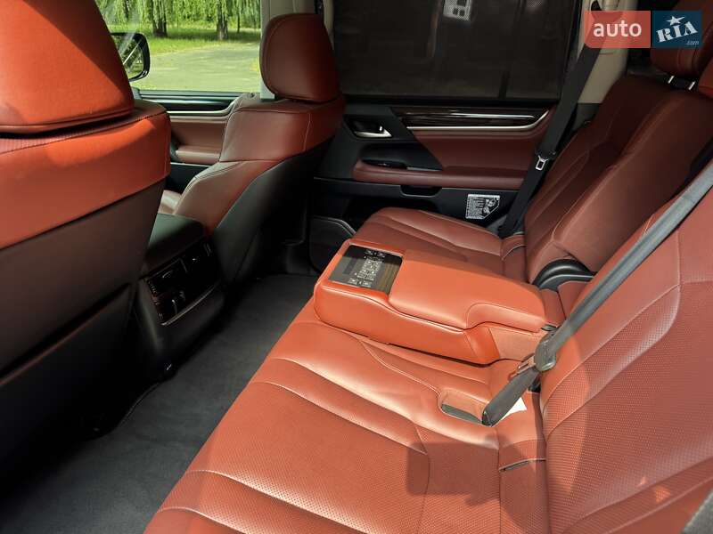 Позашляховик / Кросовер Lexus LX 2016 в Києві