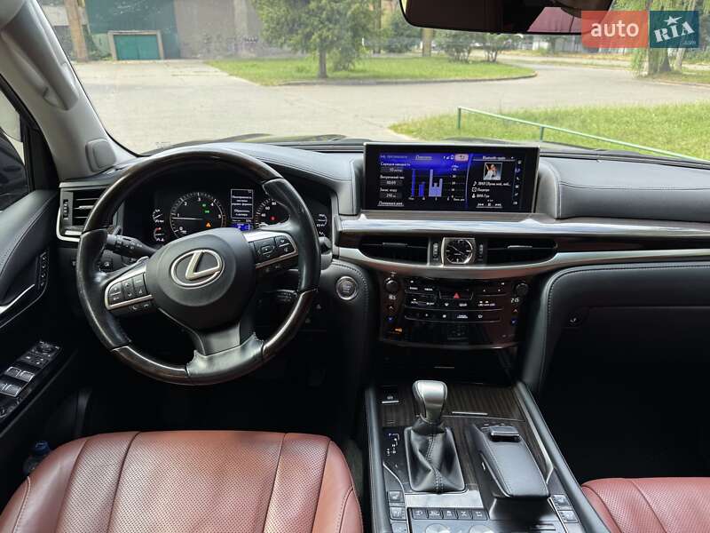 Позашляховик / Кросовер Lexus LX 2016 в Києві