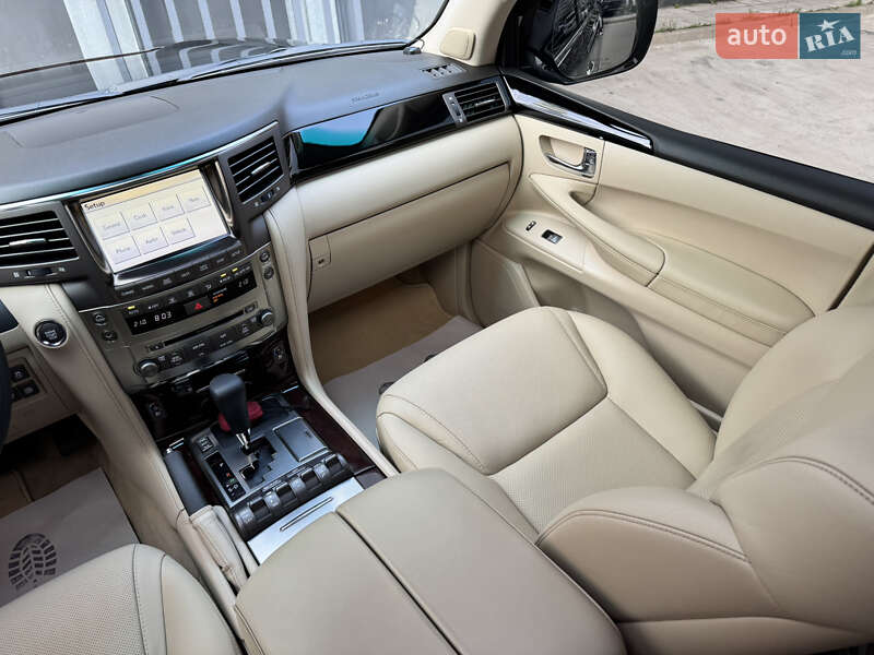 Внедорожник / Кроссовер Lexus LX 2010 в Киеве
