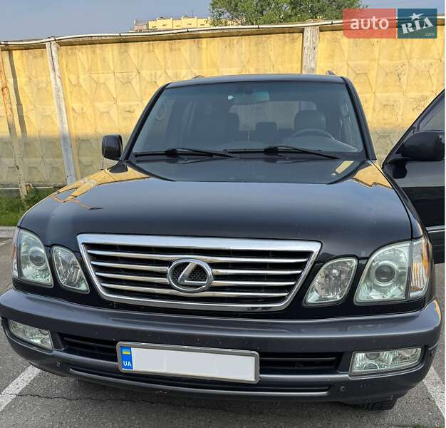 Внедорожник / Кроссовер Lexus LX 2004 в 