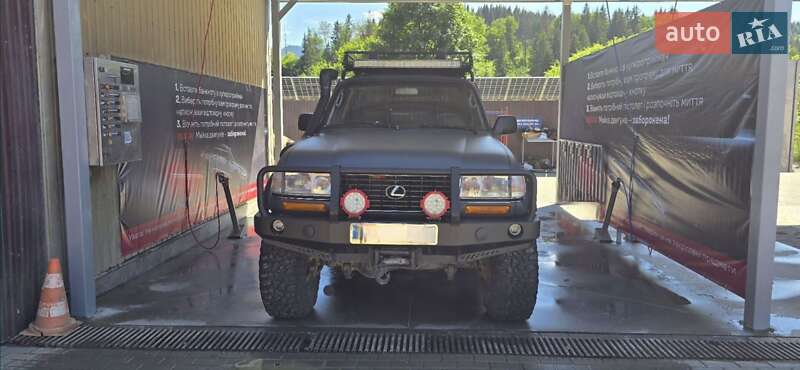 Внедорожник / Кроссовер Lexus LX 1996 в Верховине