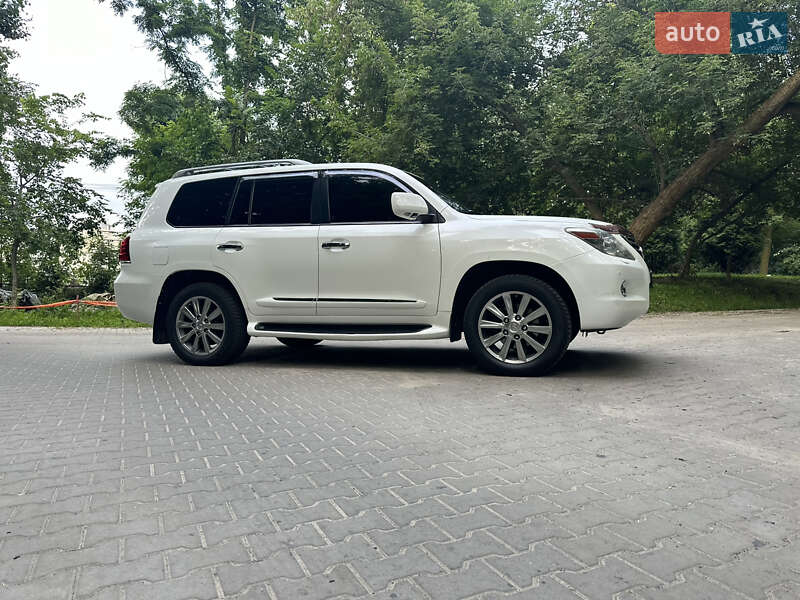 Внедорожник / Кроссовер Lexus LX 2011 в Киеве