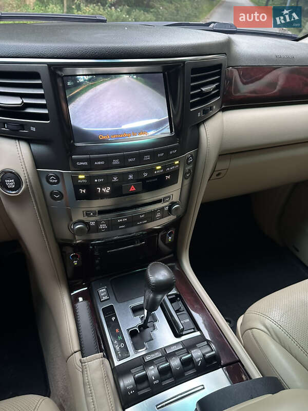 Внедорожник / Кроссовер Lexus LX 2011 в Киеве