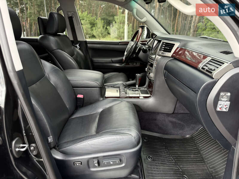 Внедорожник / Кроссовер Lexus LX 2012 в Киеве