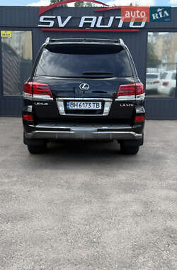 Позашляховик / Кросовер Lexus LX 2014 в 