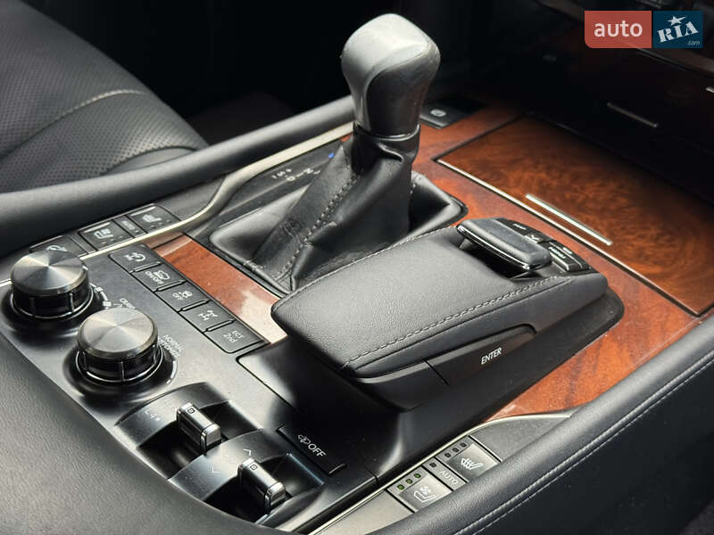 Позашляховик / Кросовер Lexus LX 2016 в Києві