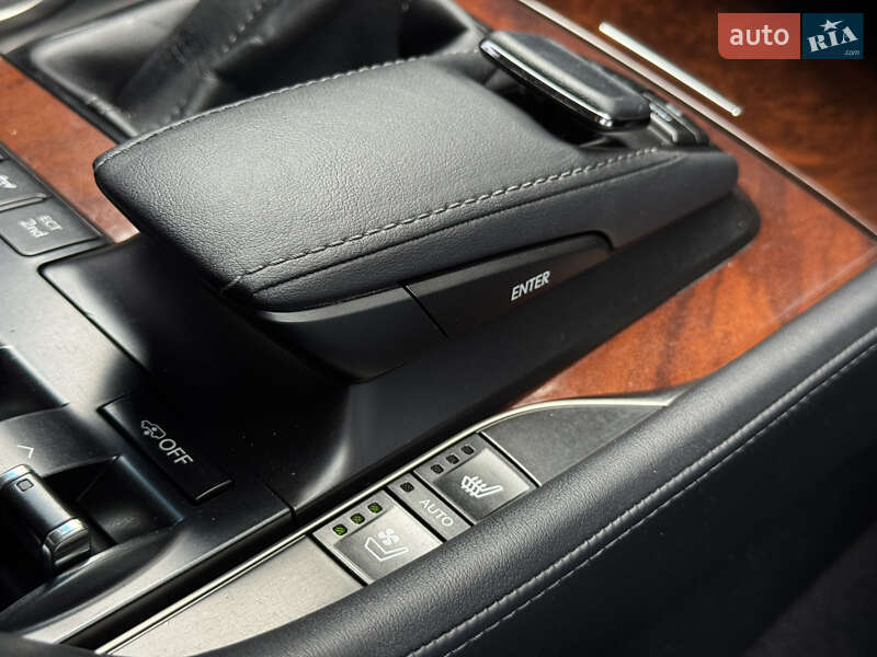 Позашляховик / Кросовер Lexus LX 2016 в Києві