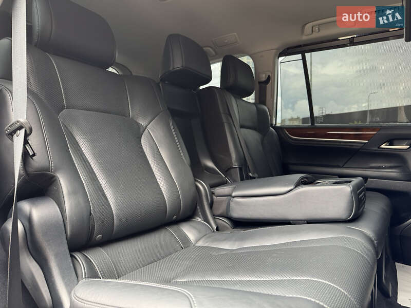 Позашляховик / Кросовер Lexus LX 2016 в Києві