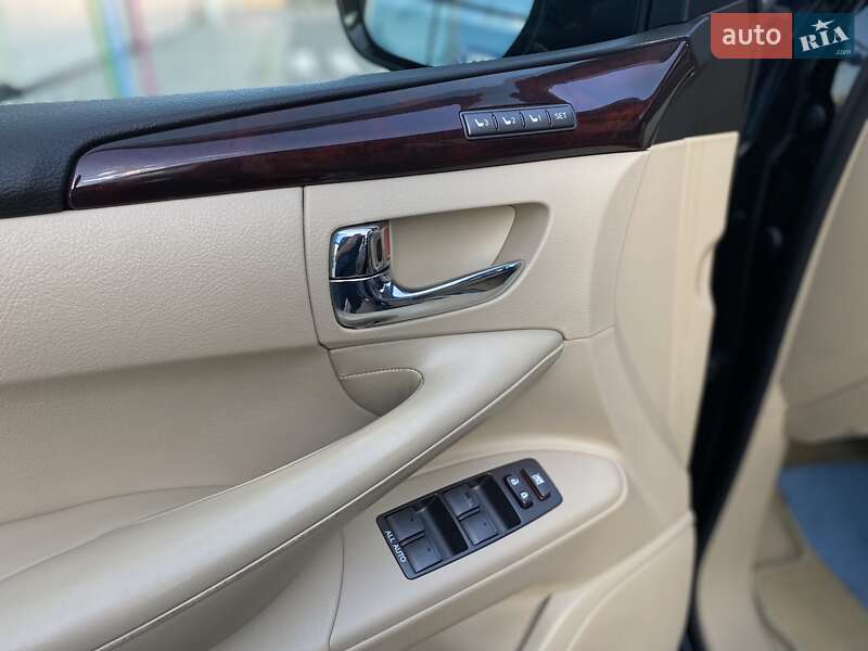 Внедорожник / Кроссовер Lexus LX 2011 в Киеве