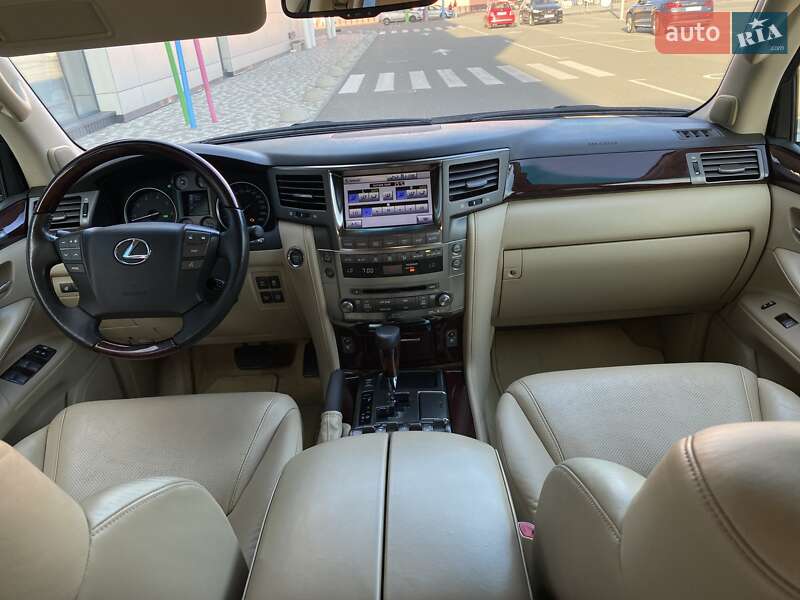 Внедорожник / Кроссовер Lexus LX 2011 в Киеве
