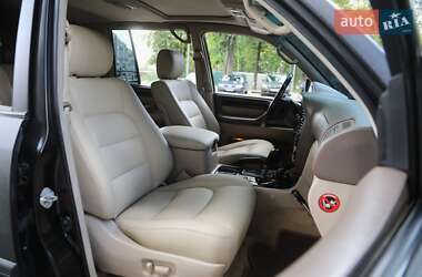 Внедорожник / Кроссовер Lexus LX 2000 в 
