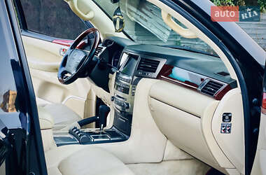 Внедорожник / Кроссовер Lexus LX 2008 в 