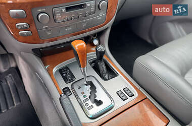Внедорожник / Кроссовер Lexus LX 2004 в 