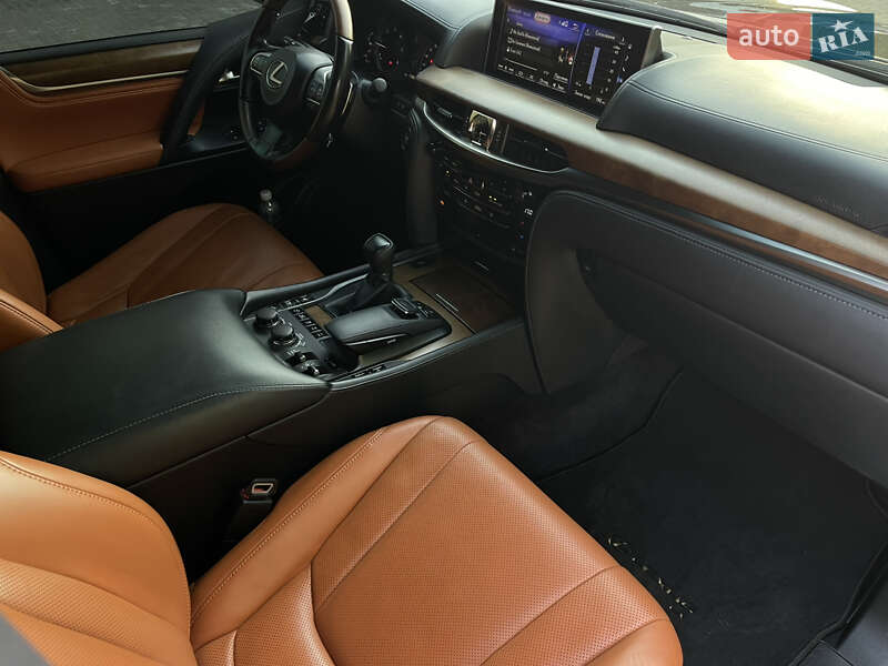 Внедорожник / Кроссовер Lexus LX 2017 в Каменском