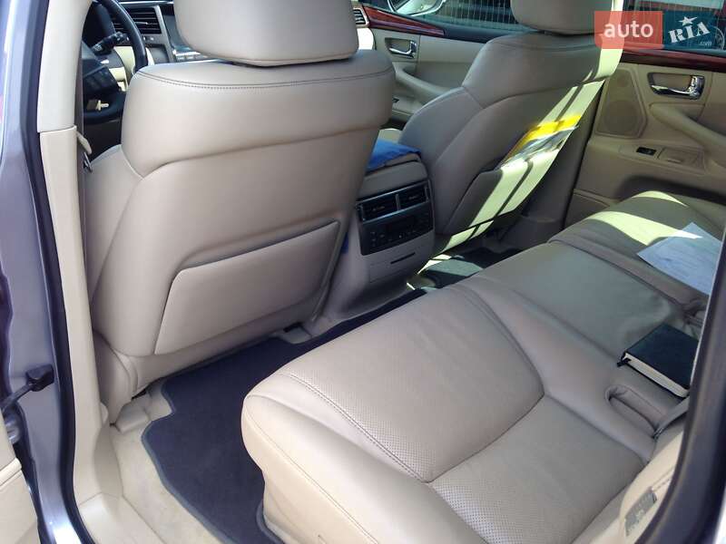 Позашляховик / Кросовер Lexus LX 2008 в Чернівцях