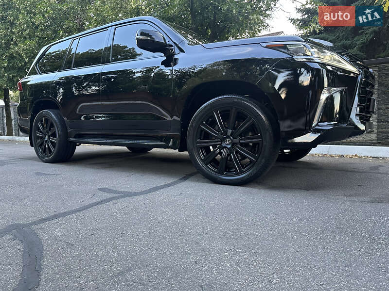 Внедорожник / Кроссовер Lexus LX 2018 в 
