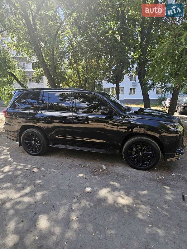 Позашляховик / Кросовер Lexus LX 2016 в Дніпрі