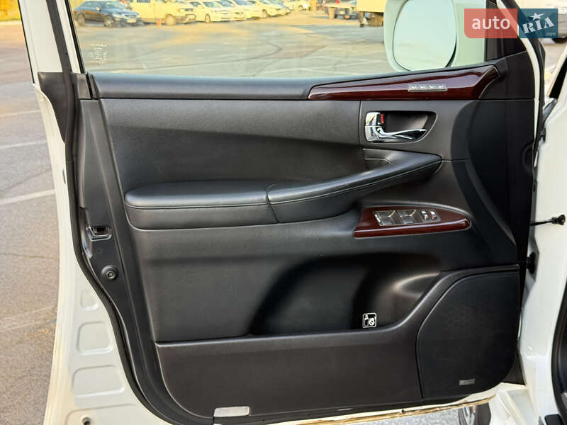 Внедорожник / Кроссовер Lexus LX 2012 в Черновцах