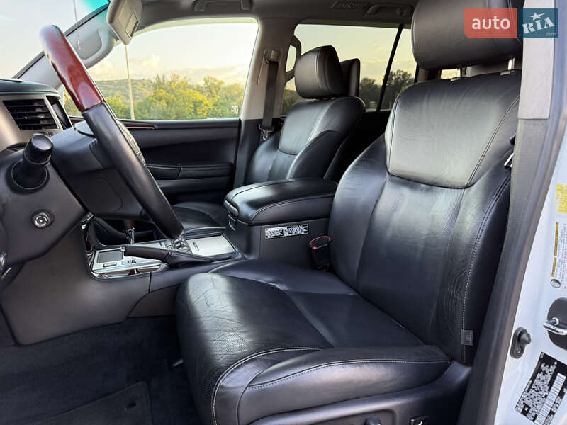 Внедорожник / Кроссовер Lexus LX 2012 в Черновцах