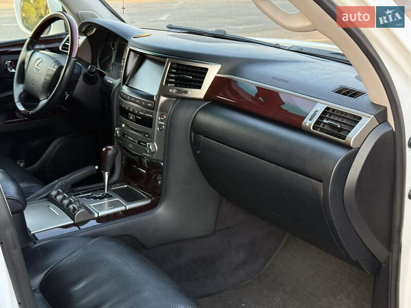 Внедорожник / Кроссовер Lexus LX 2012 в Черновцах