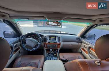 Внедорожник / Кроссовер Lexus LX 2005 в 